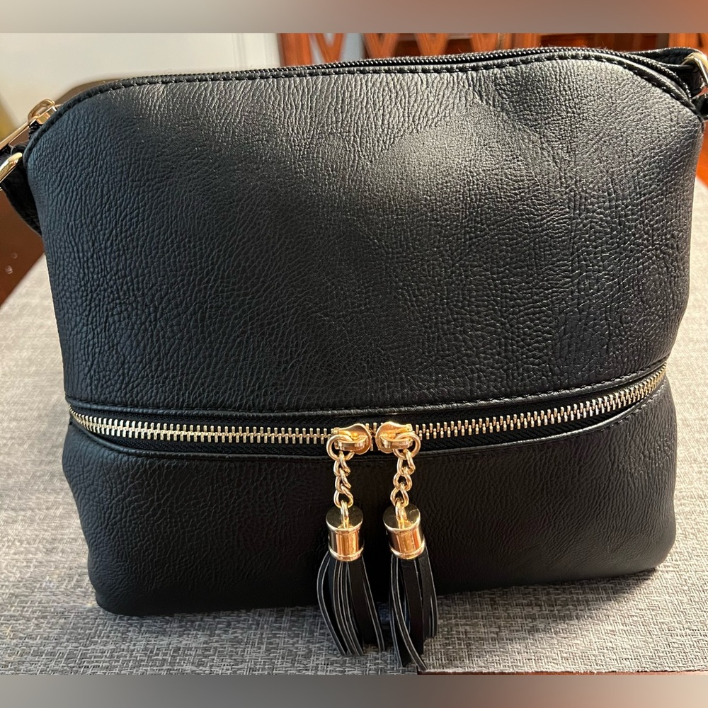 Elegant Black Vegan Leather Crossbody Bag in Excellent used Condition